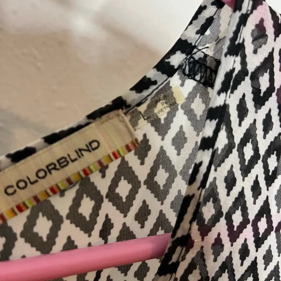 Colorblind Black & White Print Yellow Zip Size Large - Picture 4 of 5